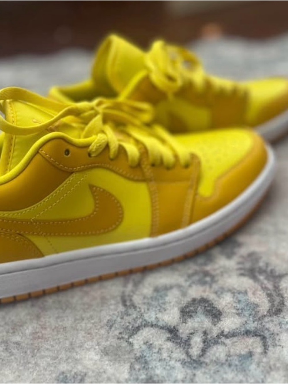 Nike Air Jordan 1 Low “Yellow Strike / Pollen” – Women’s Size 7 (Authentic) - Picture 2 of 8